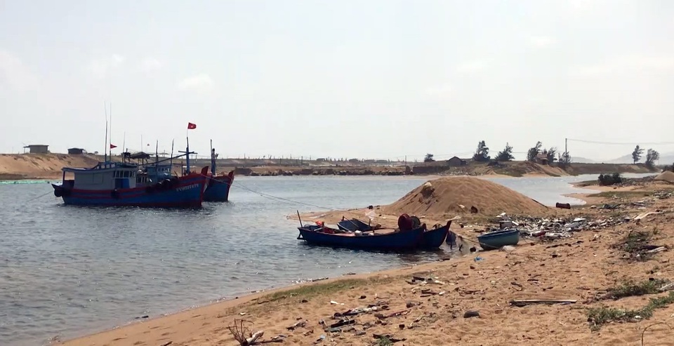 Phú Yên: Lạch biển bồi lấp nghiêm trọng, ngư dân khốn đốn - 1 Phú Yên: Lạch biển bồi lấp nghiêm trọng, ngư dân khốn đốn - 1