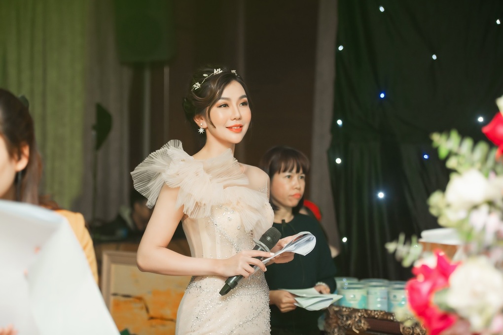 MC Hải Anh: Nghề báo giống như hoa hồng, vẻ đẹp luôn đi cùng với gai - 3 MC Hải Anh: Nghề báo giống như hoa hồng, vẻ đẹp luôn đi cùng với gai - 3