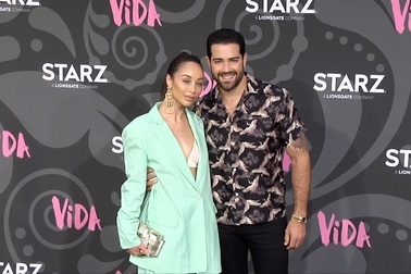 Cara Santana đẹp đôi bên Jesse Metcalfe