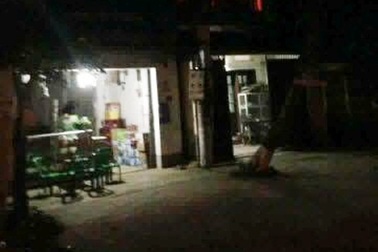 Nghi vấn người đàn ông quấn chăn tự thiêu ngay tại nhà