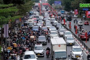 Giao thông "nghẹt thở" giờ thấp điểm những ngày giáp Tết Nguyên đán