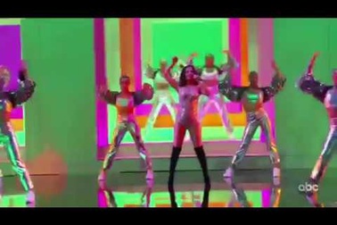 Selena Gomez trình diễn tại American Music Awards
