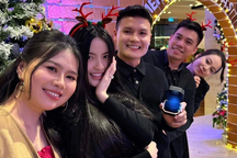 Bạn gái cầu thủ Quang Hải khoe nhẫn kim cương được cầu hôn