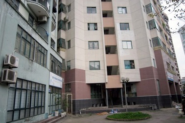 Hà Nội: Rơi từ tầng 16 xuống, một người tử vong