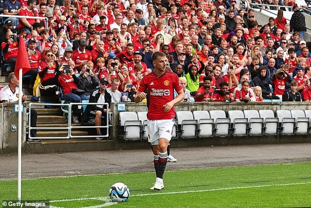 Mason Mount chơi ấn tượng trong chiến thắng 2-0 của Man Utd - 2 Mason Mount chơi ấn tượng trong chiến thắng 2-0 của Man Utd - 2