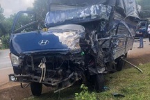 Ô tô tập lái va chạm với 3 xe tải, 3 người nhập viện