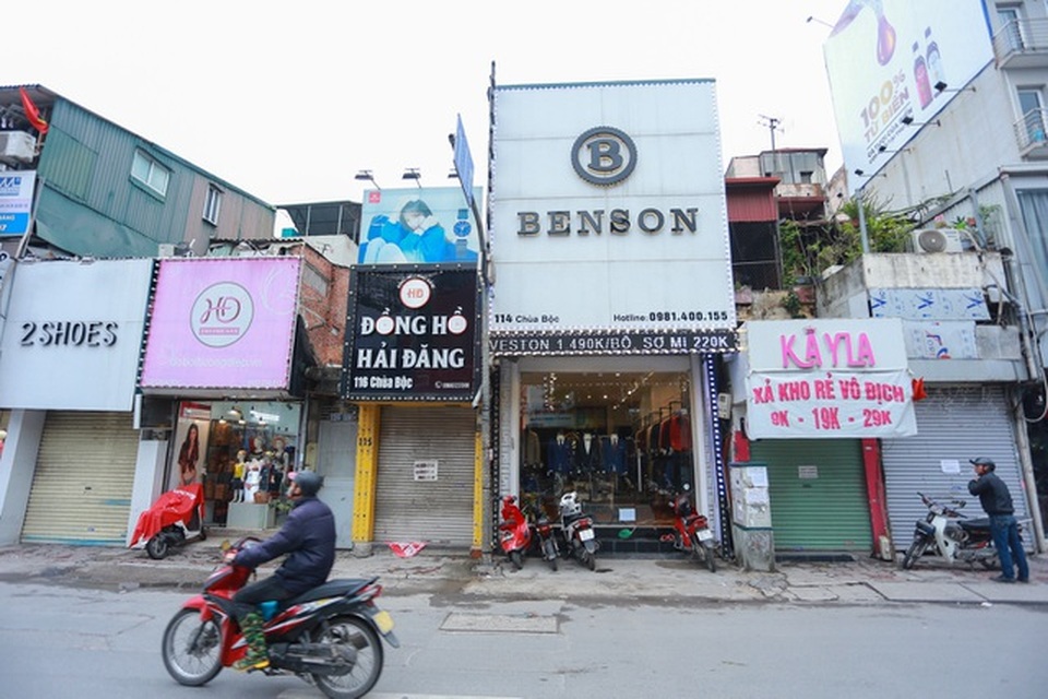 Cửa hàng đóng cửa vì “ế khách”, chủ nhà Hà Nội vẫn không giảm giá thuê - 1 Cửa hàng đóng cửa vì “ế khách”, chủ nhà Hà Nội vẫn không giảm giá thuê - 1