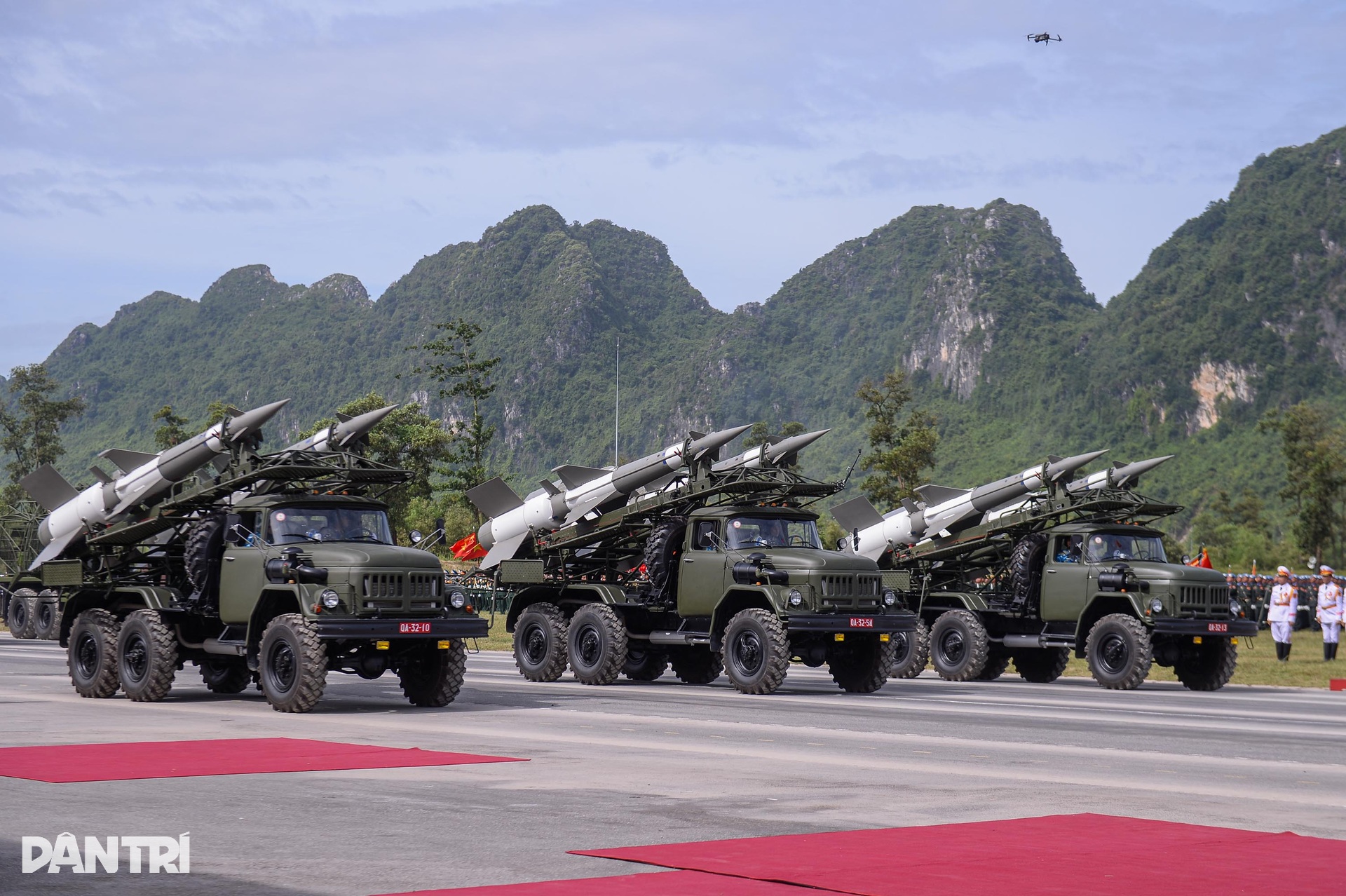 Tên lửa, UAV, xe bọc thép made in Việt Nam hợp luyện diễu binh - 2 Tên lửa, UAV, xe bọc thép made in Việt Nam hợp luyện diễu binh - 2