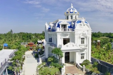 Vụ "biệt thự đẹp nhất Cà Mau": Chủ biệt thự xin khắc phục dần vì thiếu tiền