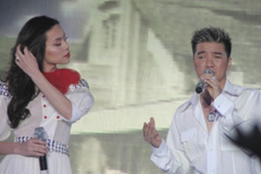 Mr Đàm lịch lãm trong “Dạ tiệc trắng”