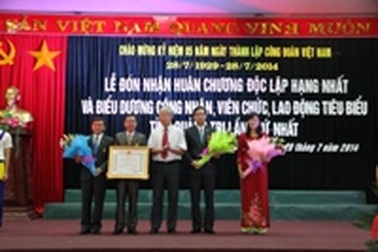 Liên đoàn Lao động tỉnh Quảng Trị nhận Huân chương Độc lập hạng Nhất