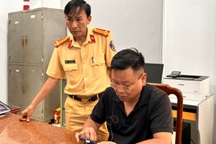 Tổng Giám đốc công ty bất động sản bị bắt khi đang trốn nã trên xe khách