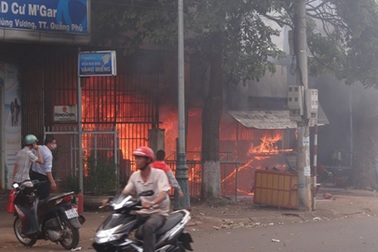 Hỏa hoạn thiêu rụi xưởng cơ khí