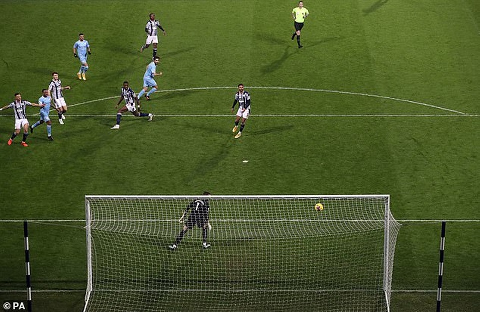 HLV Pep Guardiola bình thản khi Man City giành ngôi đầu Premier League - 2 HLV Pep Guardiola bình thản khi Man City giành ngôi đầu Premier League - 2