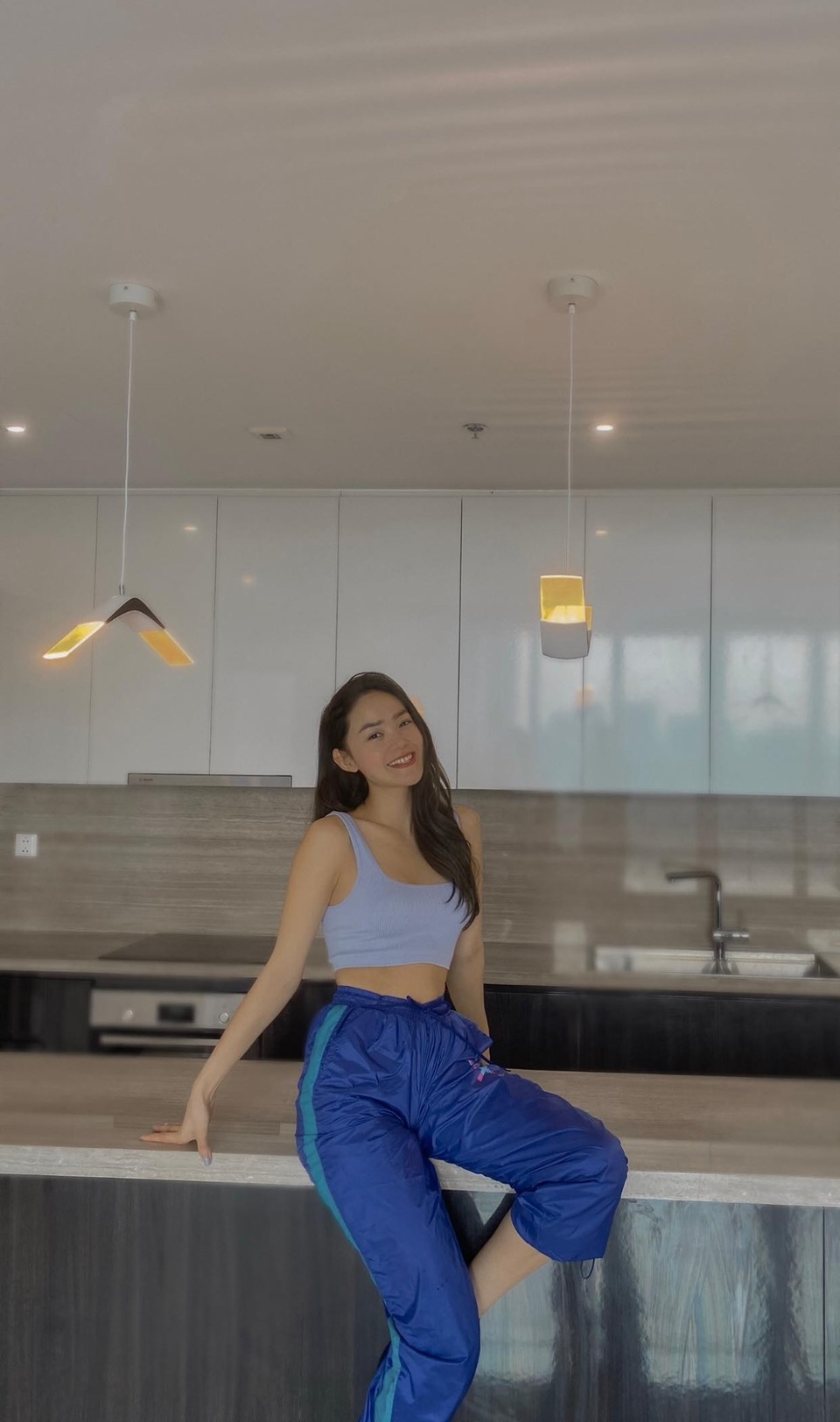 Minh Hằng khoe body bốc lửa trên bãi biển cùng Khả Ngân - 7 Minh Hằng khoe body bốc lửa trên bãi biển cùng Khả Ngân - 7