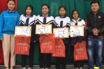 Nhiều học sinh nhặt được tiền, vàng trả lại cho người đánh rơi