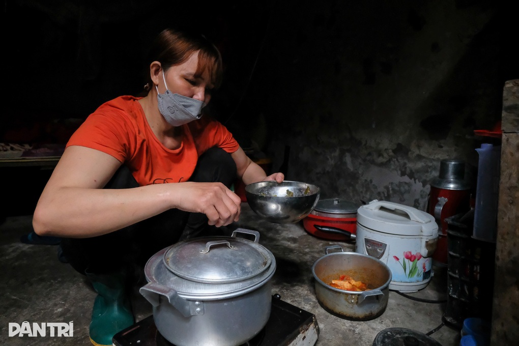 Xóm ổ chuột ở Hà Nội và bữa cơm một món để chống đỡ bão giá - 4