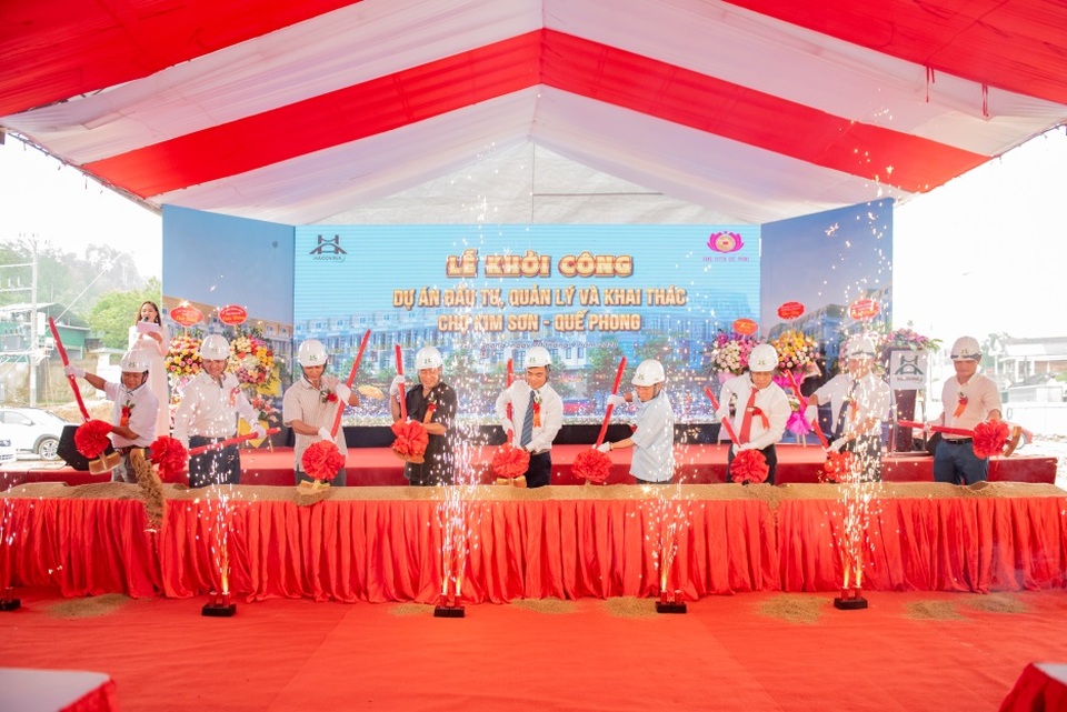 Nghệ An: Chính thức khởi công xây dựng chợ Kim Sơn hơn 100 tỷ đồng ở Quế Phong - 1 Nghệ An: Chính thức khởi công xây dựng chợ Kim Sơn hơn 100 tỷ đồng ở Quế Phong - 1