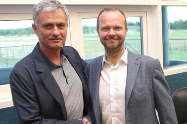 Ba điều Phó chủ tịch Ed Woodward cần làm để cứu Man Utd