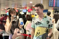 Sân bay Tân Sơn Nhất nhộn nhịp khách mùng 1 Tết Ất Tỵ