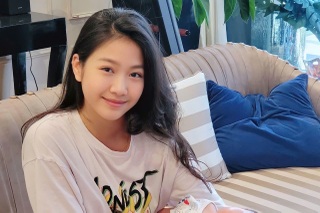 Con gái 16 tuổi của Mạnh Trường gây sốt: Xinh như hoa hậu, cao gần bằng bố - 9