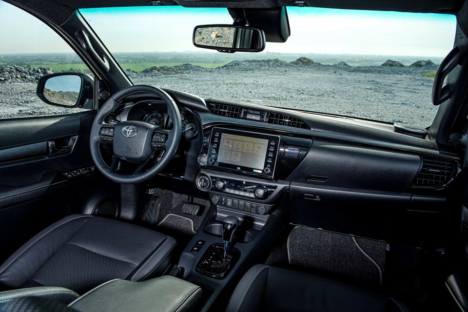 Những yếu tố nào giúp Toyota Hilux 2020 bứt phá doanh số? - 4 Những yếu tố nào giúp Toyota Hilux 2020 bứt phá doanh số? - 4
