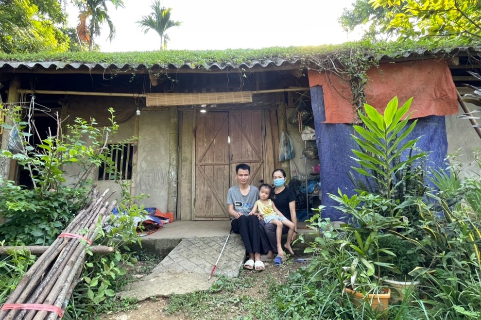 Rớt nước mắt gia cảnh người đàn ông mù chới với trong đại dịch Covid-19 - 1 Rớt nước mắt gia cảnh người đàn ông mù chới với trong đại dịch Covid-19 - 1