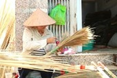 Xóm làm chổi đót hơn nửa thế kỷ: Còn chưa tới 10 hộ theo nghề