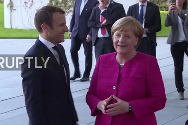 Thủ tướng Đức tiếp Tổng thống trẻ nhất trong lịch sử Pháp