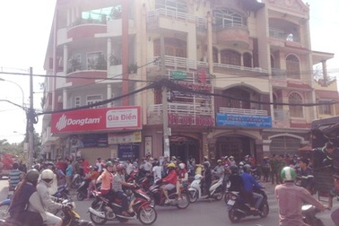 Cháy căn nhà trong khu liền kề, cả khu dân cư nhốn nháo