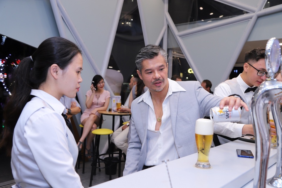 Lâm Vissay thích thú trải nghiệm dịch vụ chuẩn Omotenashi tại Sapporo Premium Bar - 1 Lâm Vissay thích thú trải nghiệm dịch vụ chuẩn Omotenashi tại Sapporo Premium Bar - 1