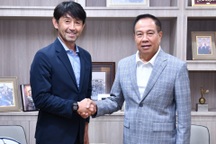 Tân HLV Thái Lan nhận lương thấp hơn nhiều so với HLV Park Hang Seo