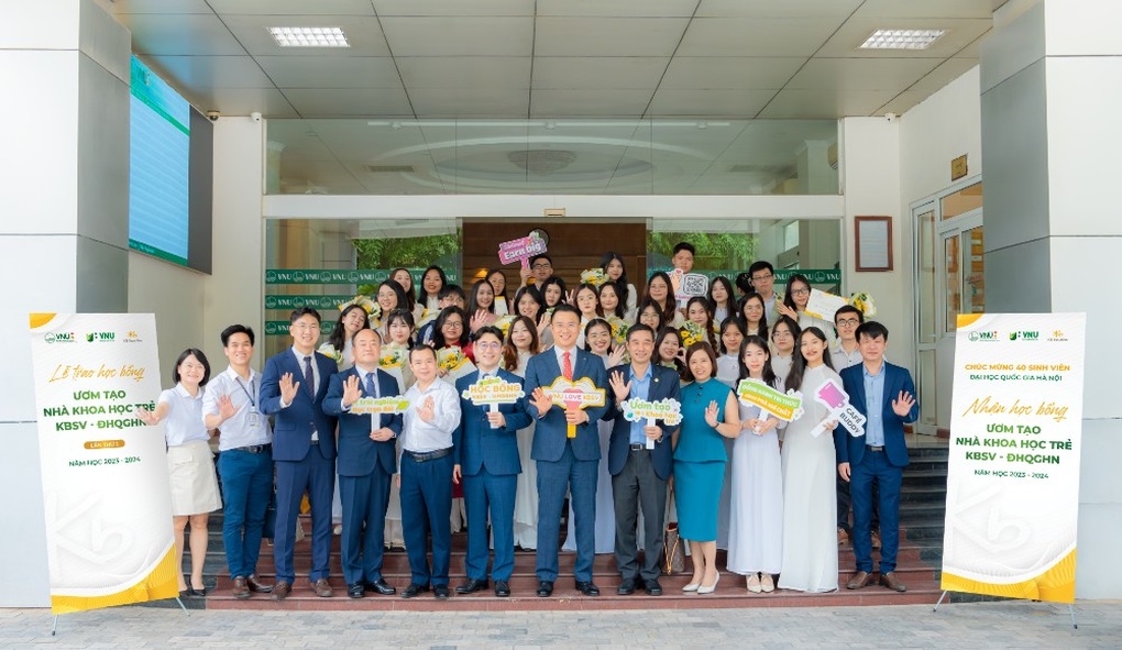Chứng khoán KB Việt Nam tiếp tục trao tặng 1 tỷ đồng học bổng cho sinh viên - 1 Chứng khoán KB Việt Nam tiếp tục trao tặng 1 tỷ đồng học bổng cho sinh viên - 1