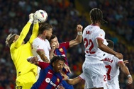 Sergio Ramos trở thành tội đồ khiến đội nhà thua Barcelona