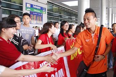 U23 Việt Nam về nước trong vòng tay người hâm mộ