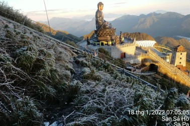 Sương muối lại phủ trắng đỉnh Fansipan