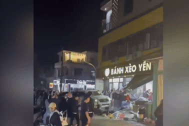 Công an xác minh vụ ô tô 7 chỗ lao vào cửa hàng ăn rồi rồ ga bỏ chạy