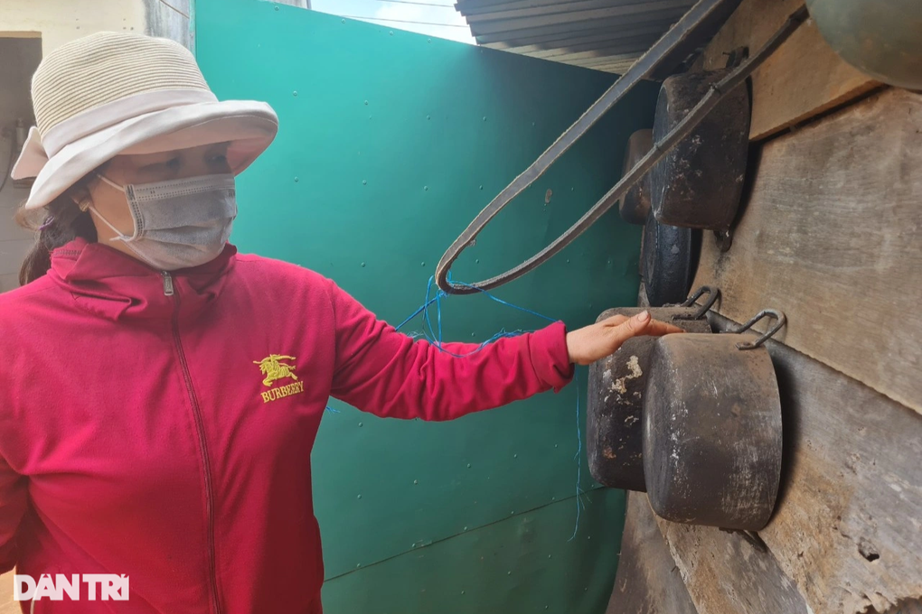 Bi hài cảnh mang chăn gối vào nhà tắm ngủ để trốn ô nhiễm - 2 Bi hài cảnh mang chăn gối vào nhà tắm ngủ để trốn ô nhiễm - 2