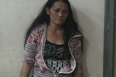 Con nghiện nhiễm HIV vung dao chém bị thương 4 bảo vệ dân phố