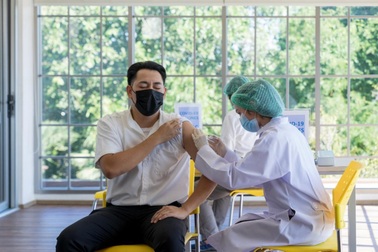 Chia sẻ của bác sĩ về phản ứng sau tiêm vắc xin ngừa Covid-19 mũi 2