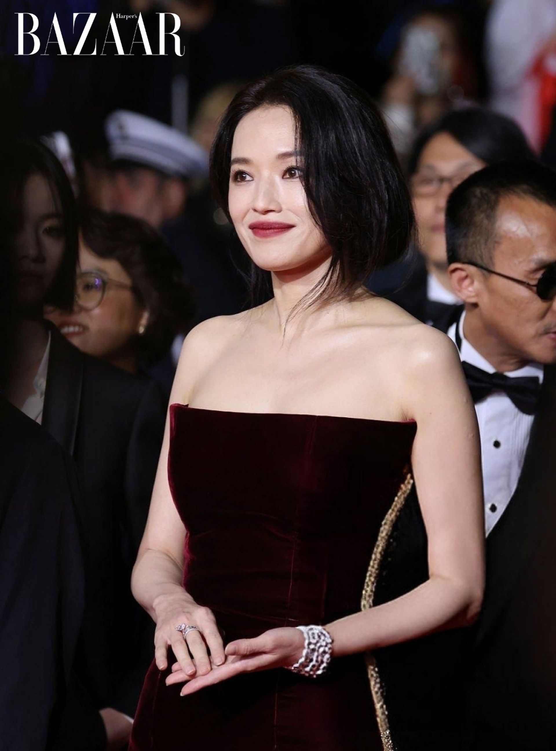Thư Kỳ khoe vẻ đẹp khí chất, được khen là nữ hoàng thảm đỏ tại LHP Cannes - 3 Thư Kỳ khoe vẻ đẹp khí chất, được khen là nữ hoàng thảm đỏ tại LHP Cannes - 3