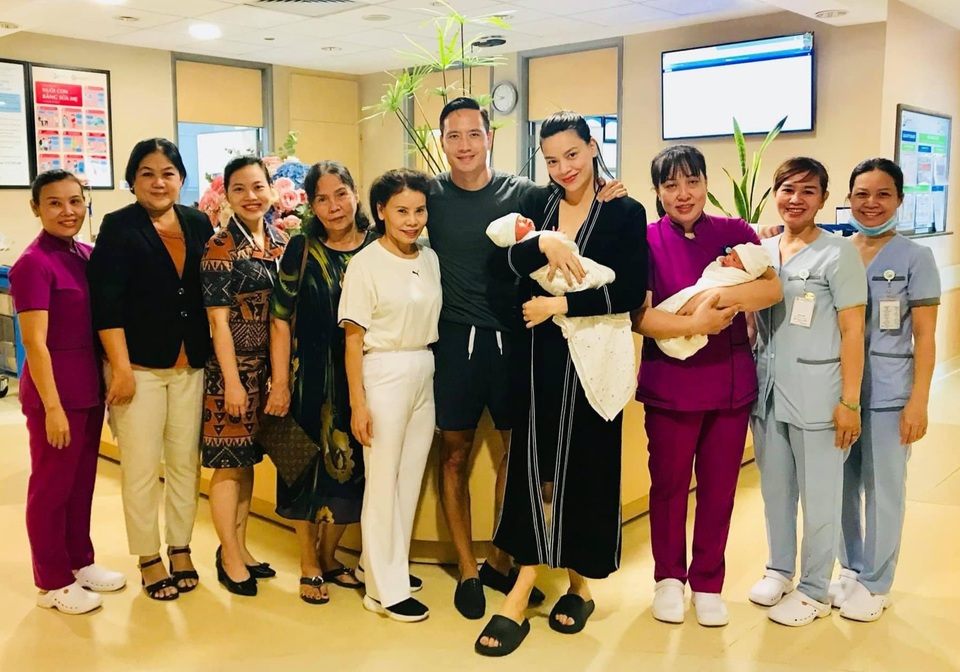 Hồ Ngọc Hà bật khóc khi được Kim Lý cầu hôn - 3 Hồ Ngọc Hà bật khóc khi được Kim Lý cầu hôn - 3