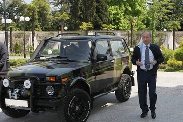 Dàn xe “khủng” phục vụ các đời Tổng thống Nga