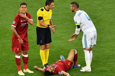 Chơi xấu Karius và Salah, Ramos bực tức với những lời chỉ trích