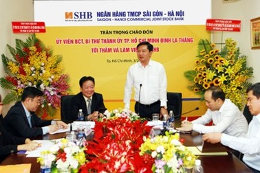 Bí thư Đinh La Thăng: “Ngân hàng mà chỉ cạnh tranh bằng cho vay lấy lãi là… vứt đi”