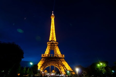 1.400 người sơ tán khỏi tháp Eiffel vì đe dọa đánh bom