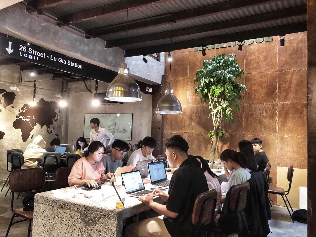 Lao động trẻ: Dậy lúc 12h trưa, làm việc từ 22h đêm đến sáng - 4 Lao động trẻ: Dậy lúc 12h trưa, làm việc từ 22h đêm đến sáng - 4