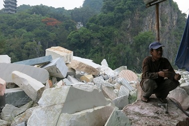 Làng đá Di sản lo tìm mẫu chế tác thay thế linh vật “ngoại lai”