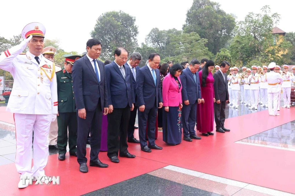 Lãnh đạo Đảng, Nhà nước vào Lăng viếng Bác nhân dịp Tết Nguyên đán Ất Tỵ 2025 - 7