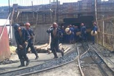 Hai công nhân bị vùi lấp trong hầm lò Quảng Ninh